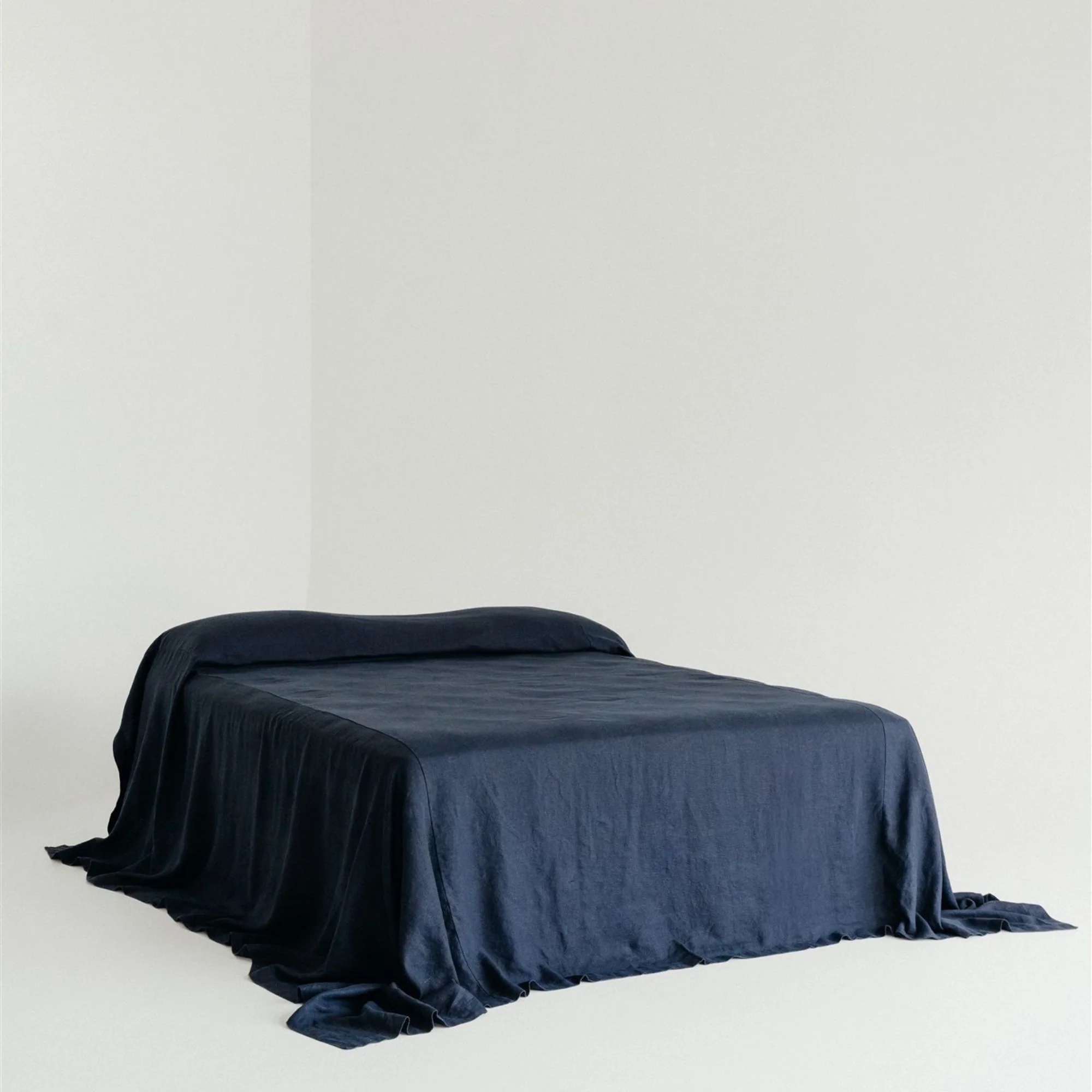 Bedspread in Heavyweight Linen - Midnight Blue
