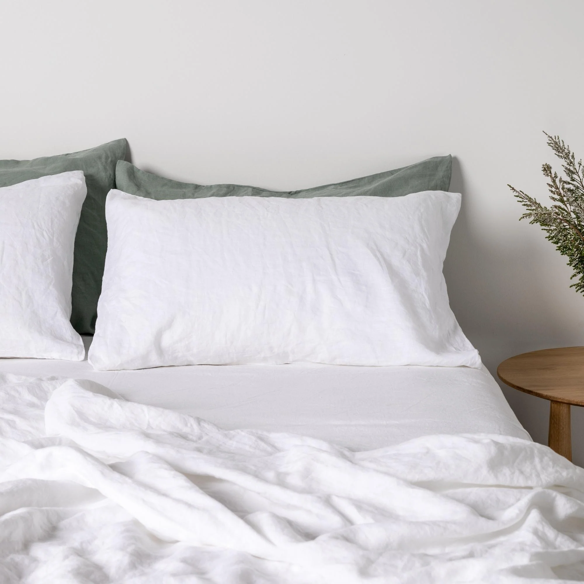Brilliant White Linen Sheets Set - Image 4
