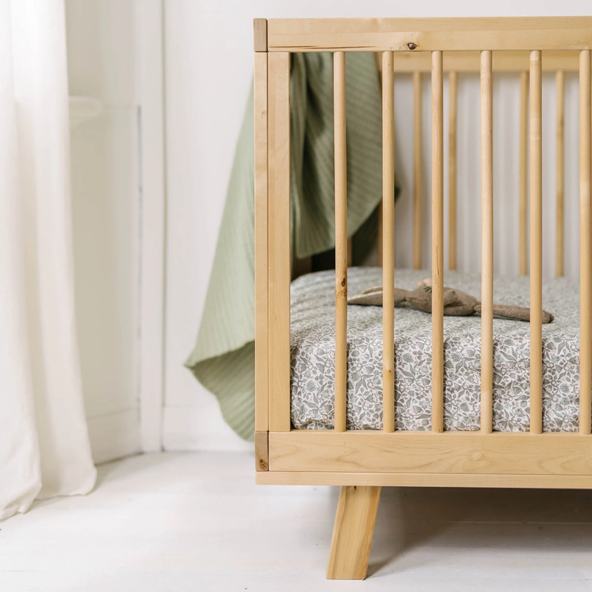 Evelyn Linen Cot/Bassinet Sheet - Image 3