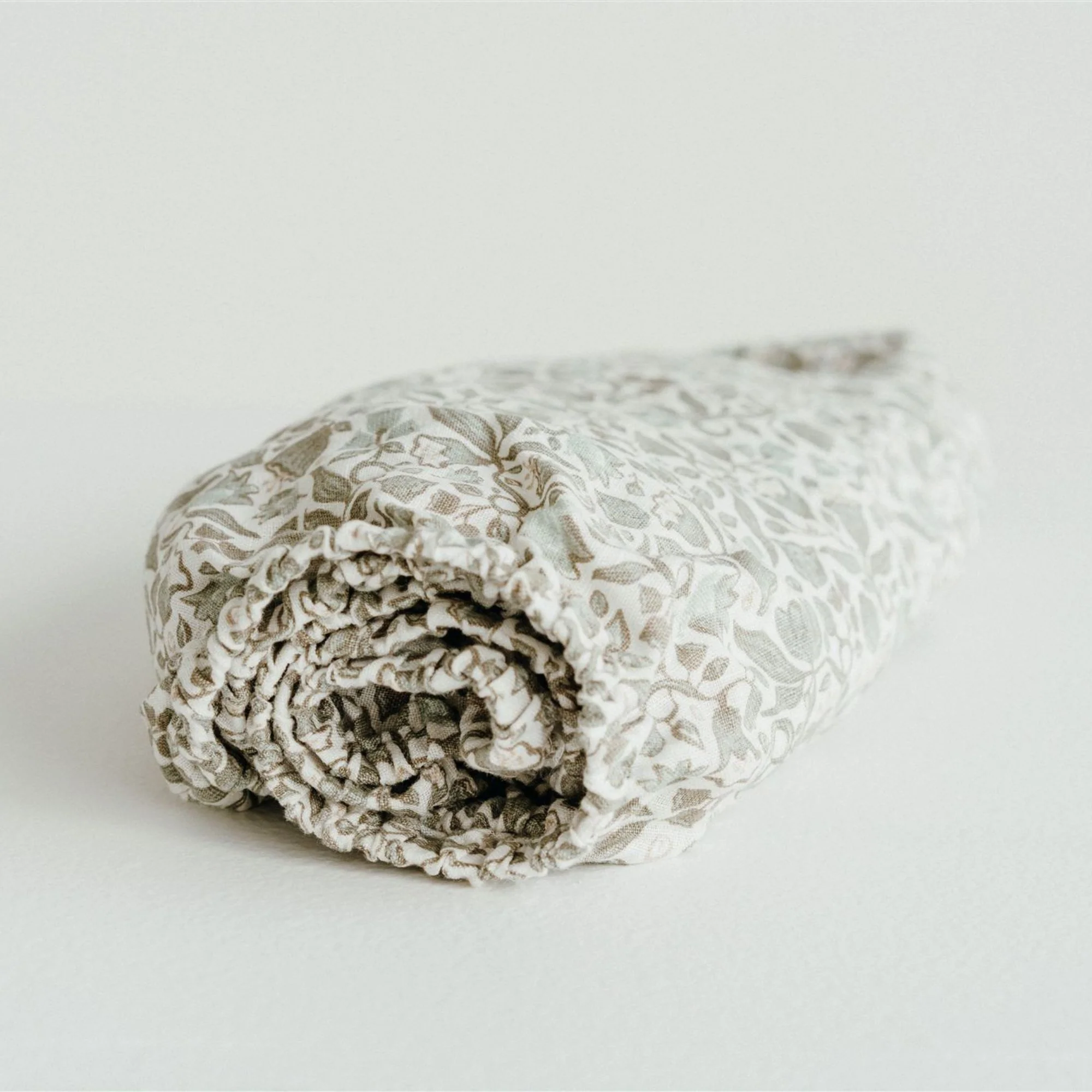Evelyn Linen Cot/Bassinet Sheet - Image 5