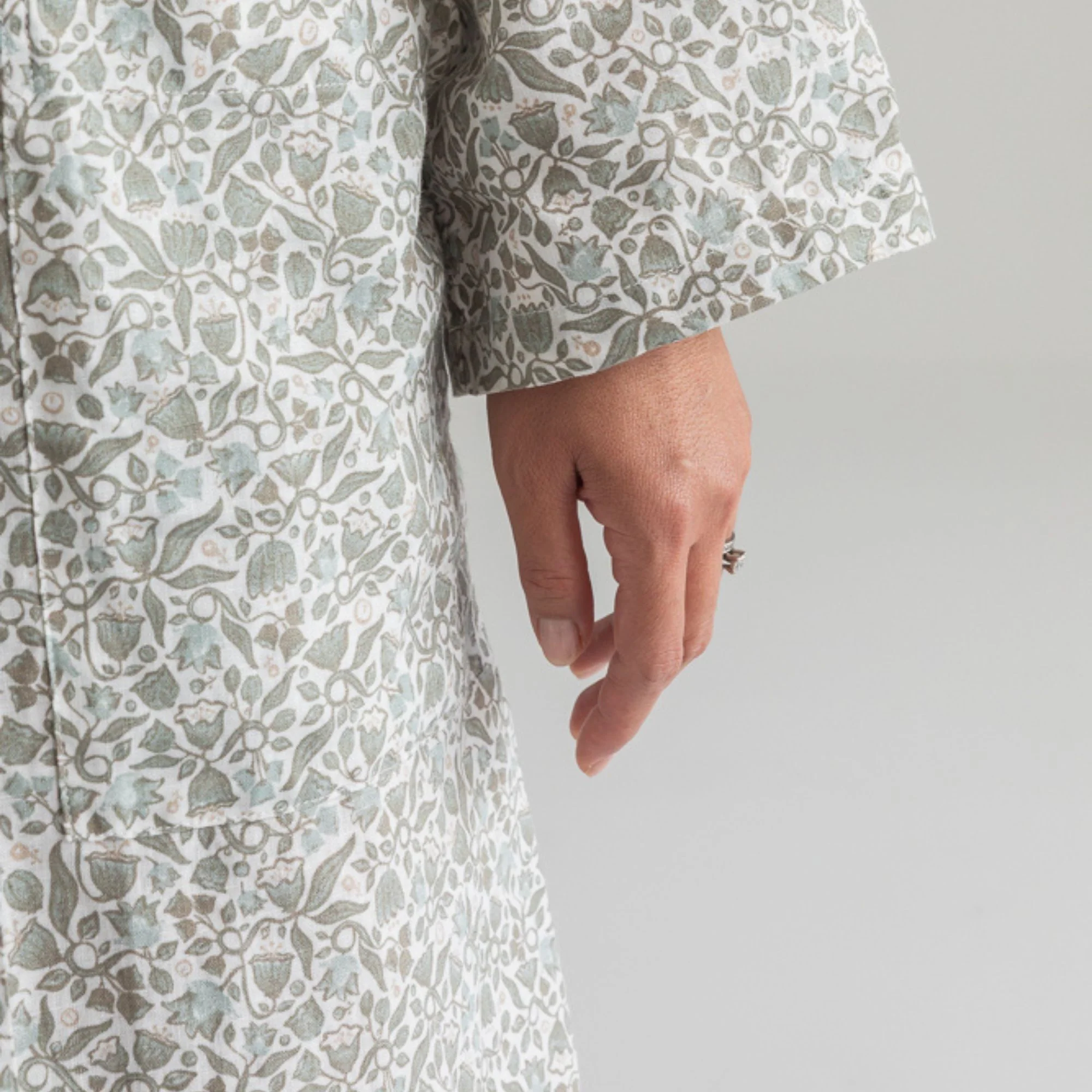 Evelyn Linen Robe - Image 3