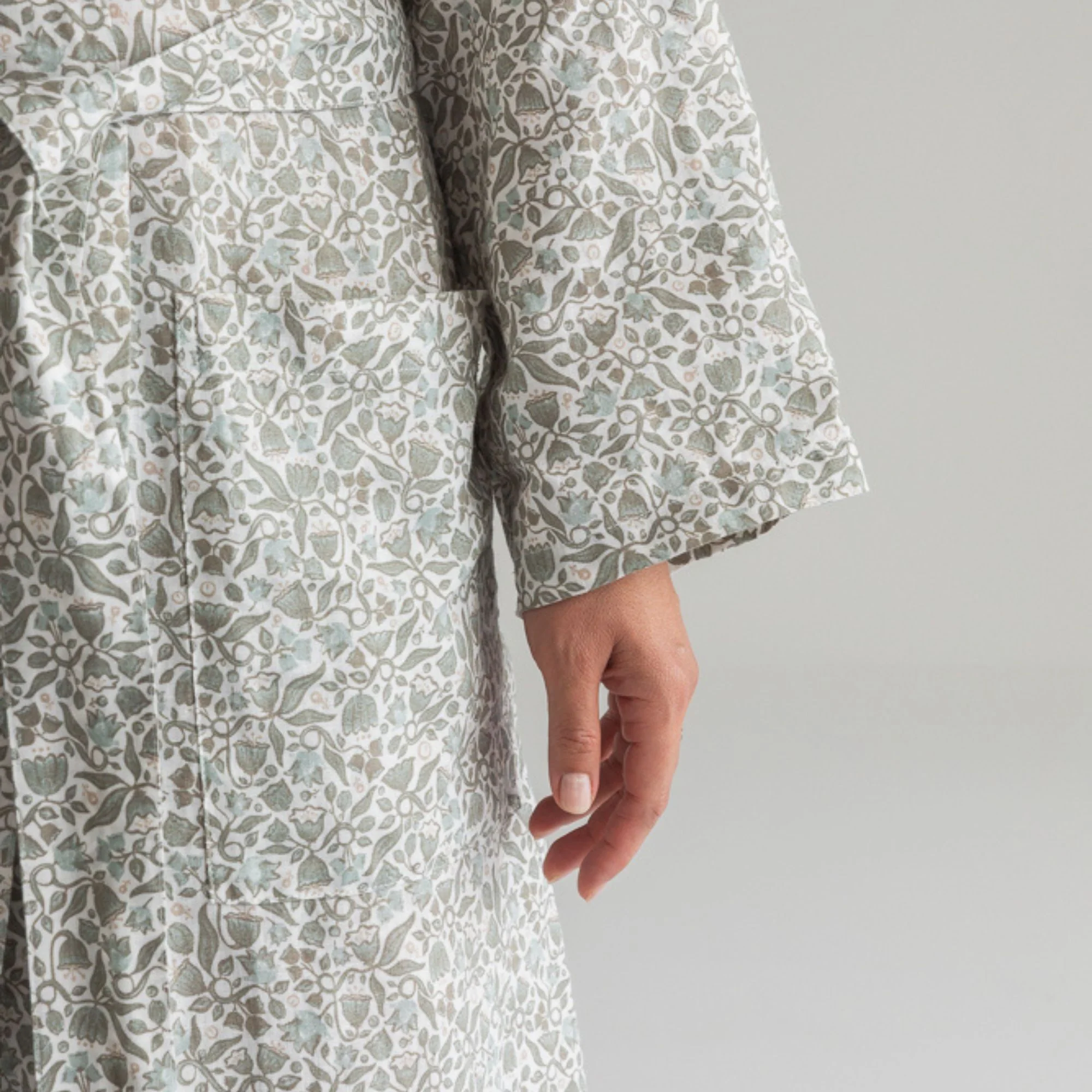 Evelyn Linen Robe - Image 4