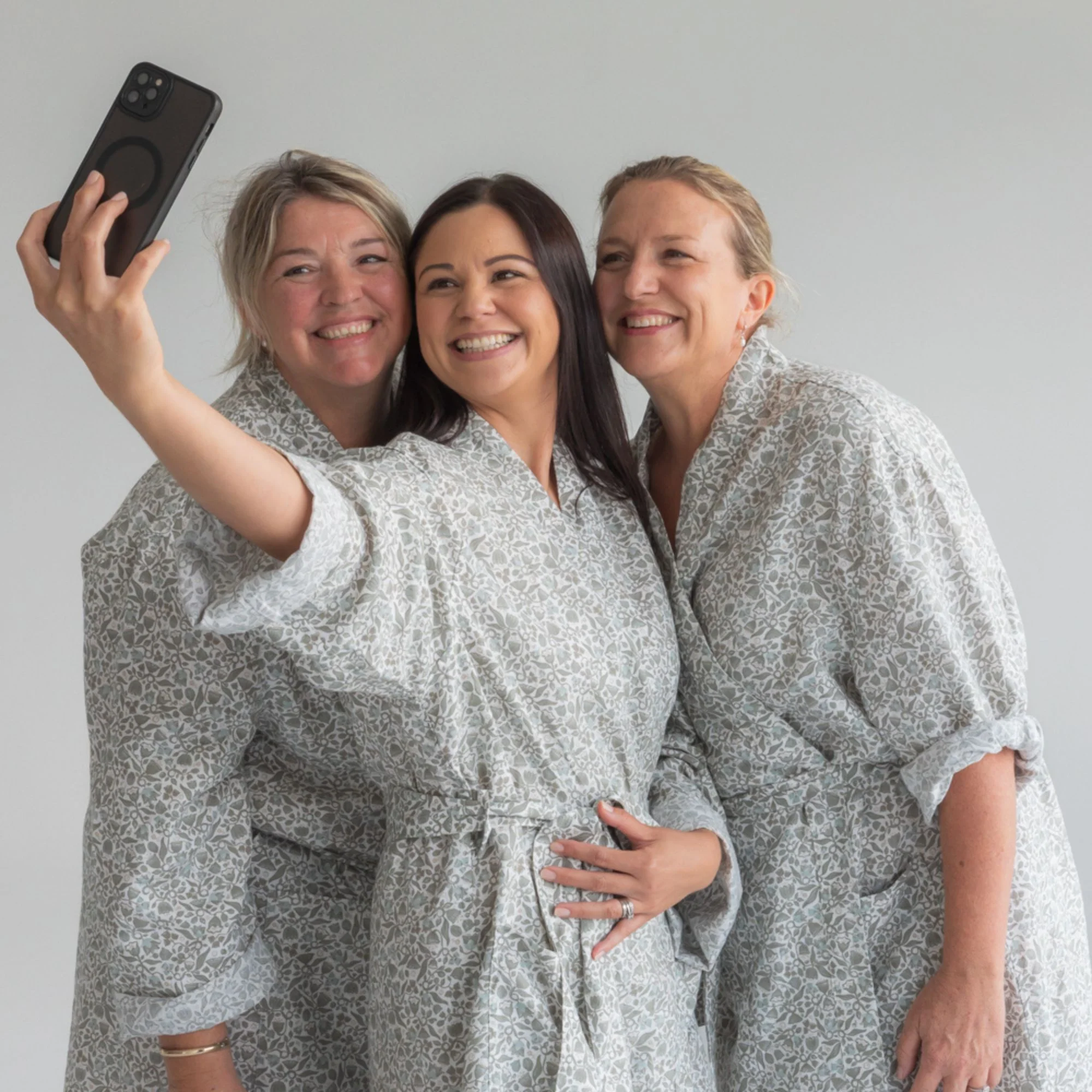 Evelyn Linen Robe - Image 7