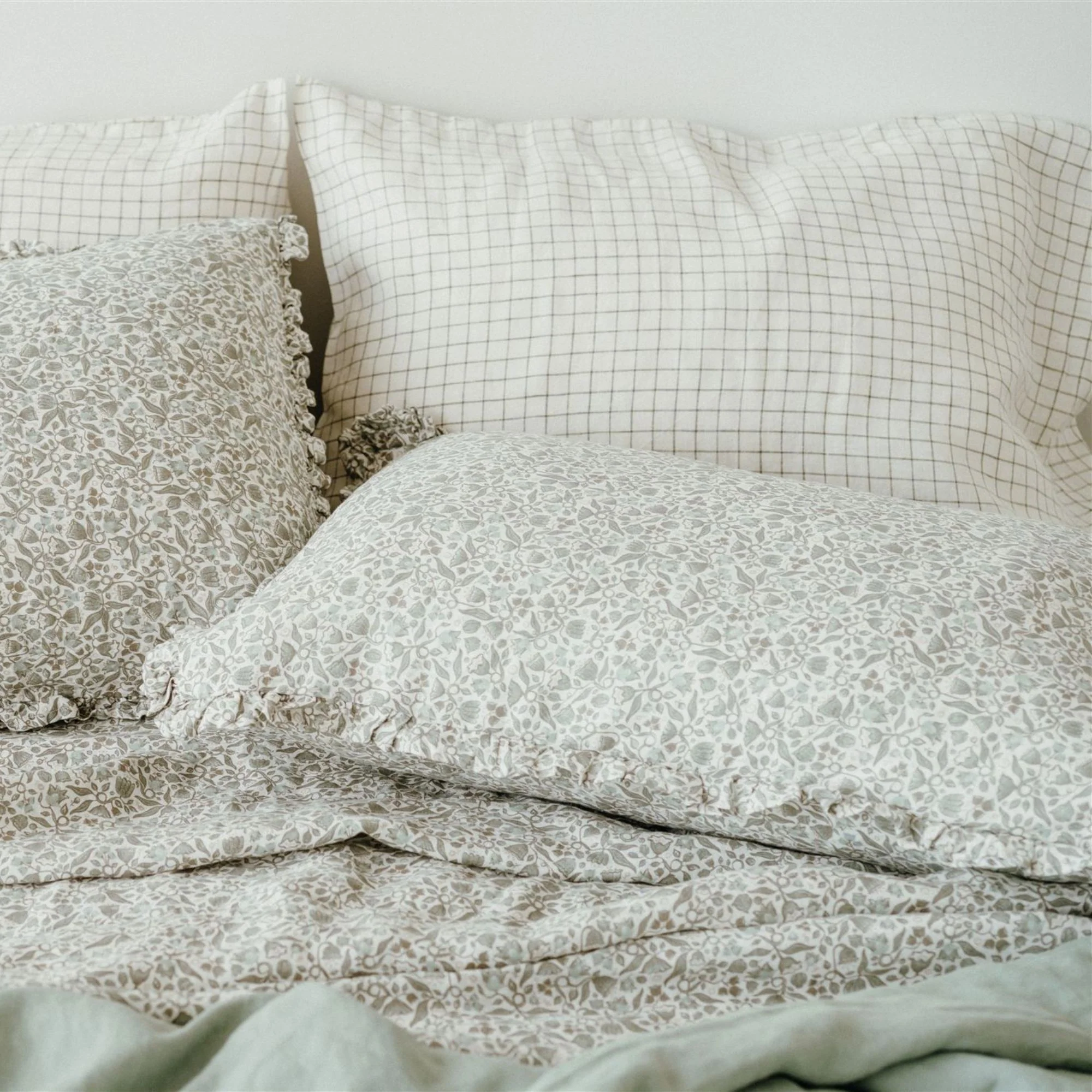 Evelyn Linen Sheets Set - Image 8