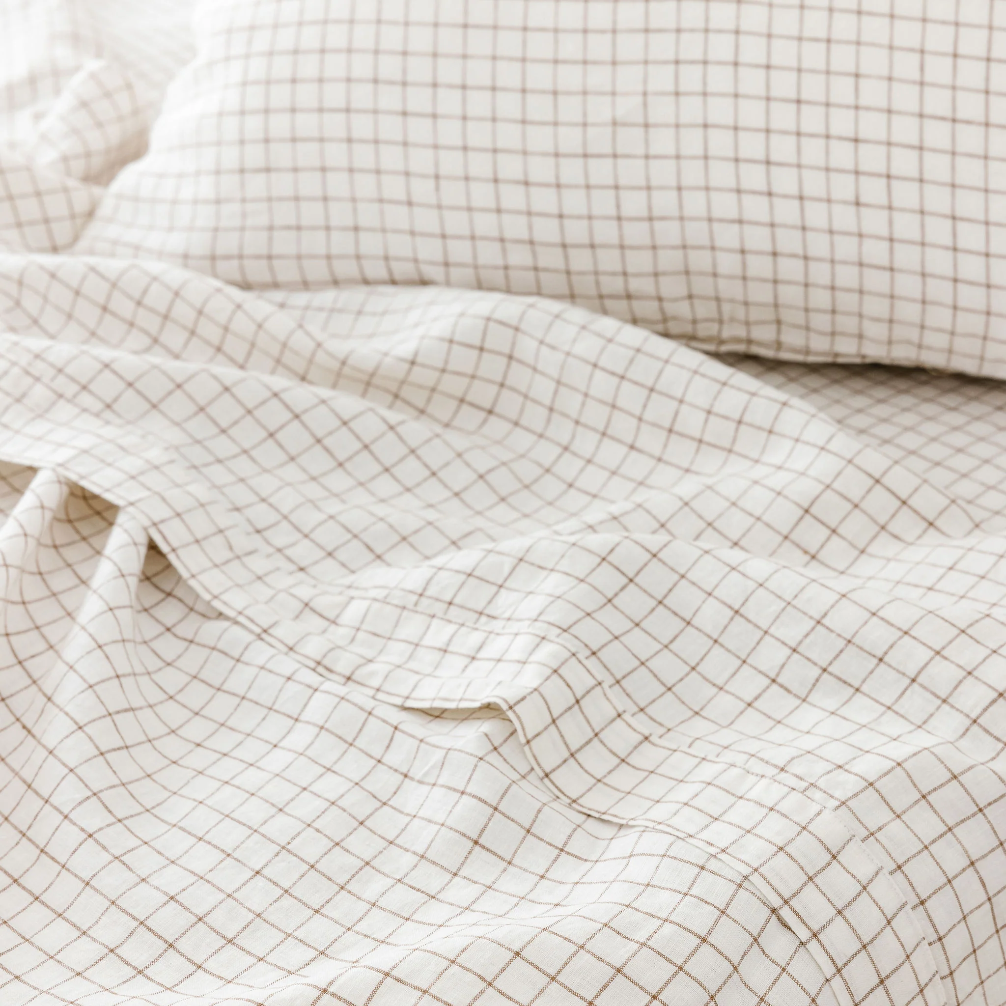Malt Brown Grid Linen Sheets Set - Image 3