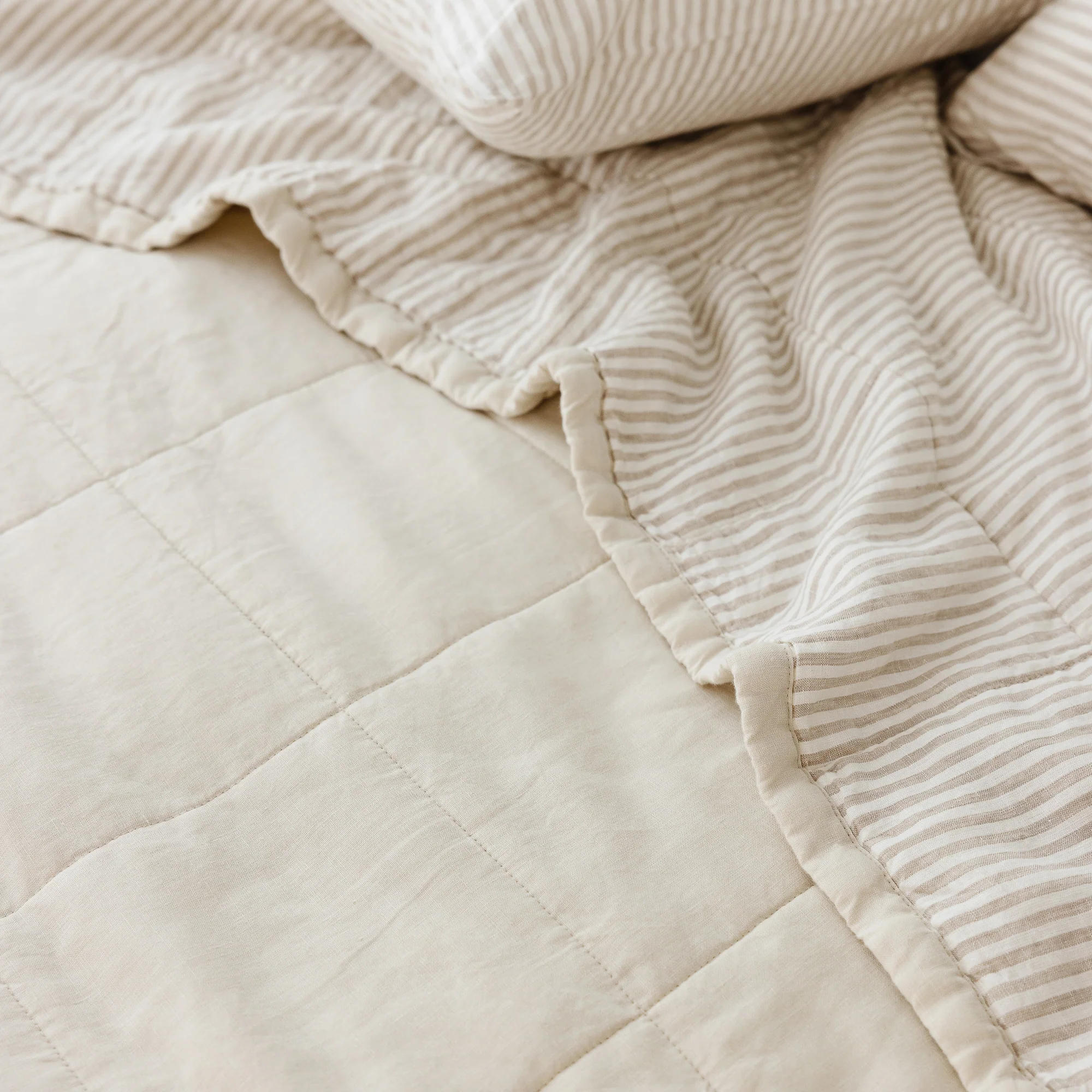 Oat & Sand Stripes Linen Quilt - Image 9