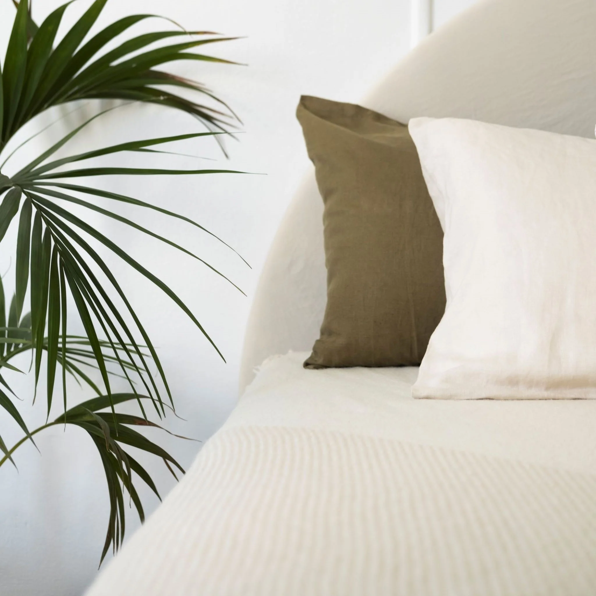 Pampas Wool Bedspread - Image 3